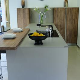 Interior de la tienda de cocina y baño Arcos en León